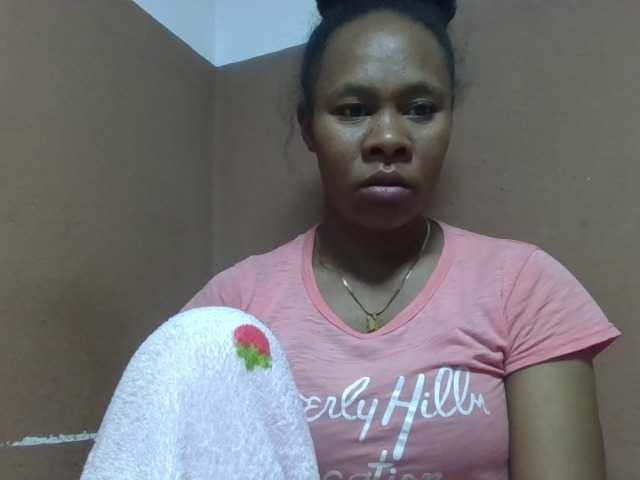 Elynah1a live cam on BongaCams
