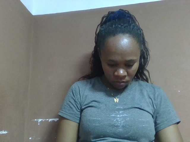 Elynah1a live cam on BongaCams