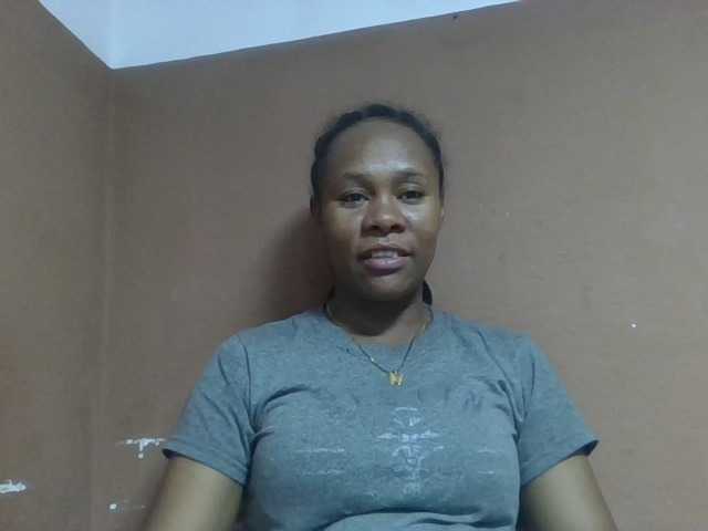 Elynah1a live cam on BongaCams