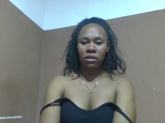 Elynah1a live cam on BongaCams