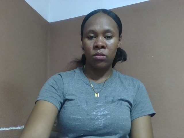 Elynah1a live cam on BongaCams