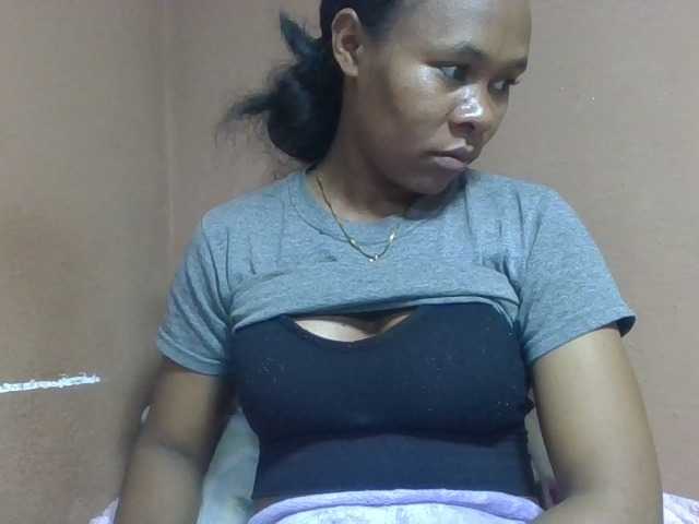 Elynah1a live cam on BongaCams