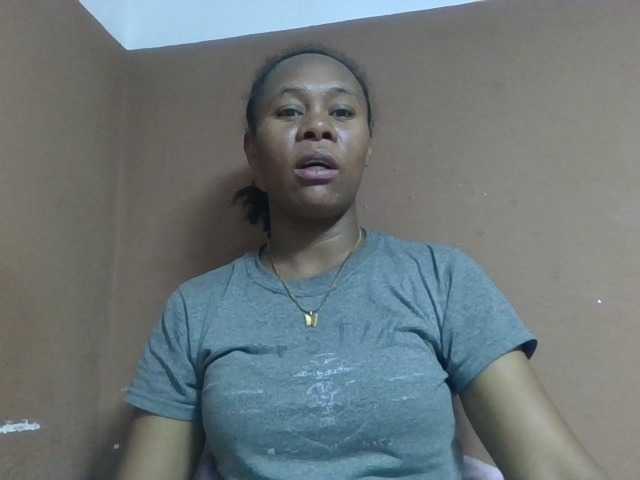 Elynah1a live cam on BongaCams