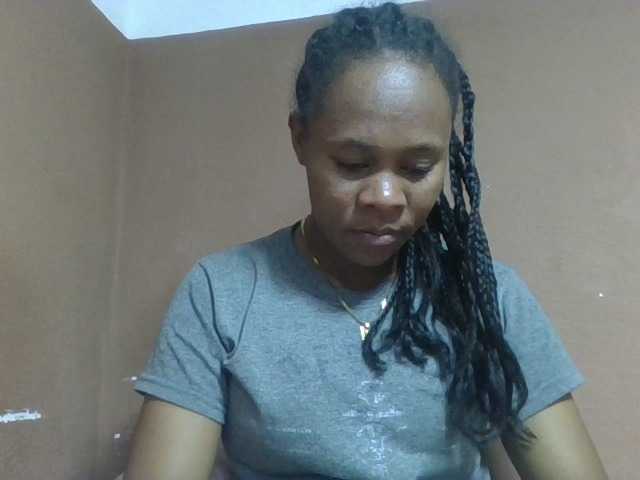 Elynah1a live cam on BongaCams