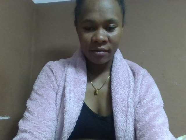 Elynah1a live cam on BongaCams