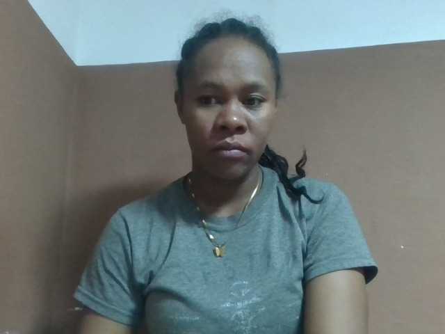 Elynah1a live cam on BongaCams