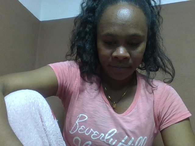 Elynah1a live cam on BongaCams