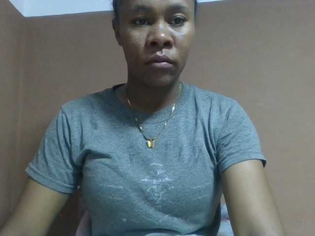 Elynah1a live cam on BongaCams