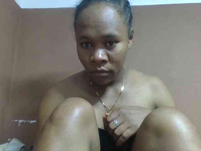 Elynah1a Live Webcam on BongaCams