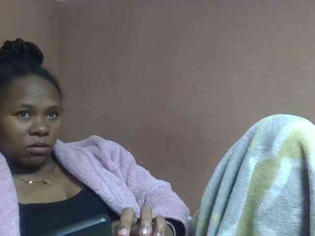 Elynah1a Live Webcam on BongaCams