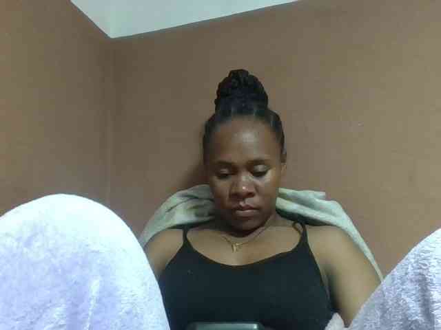 Elynah1a Live Webcam on BongaCams
