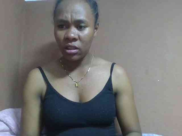 Elynah1a Live Webcam on BongaCams