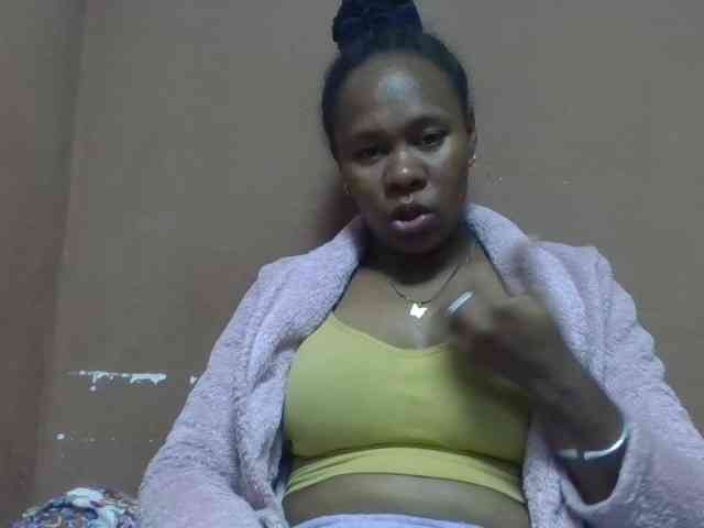 Elynah1a Live Webcam on BongaCams