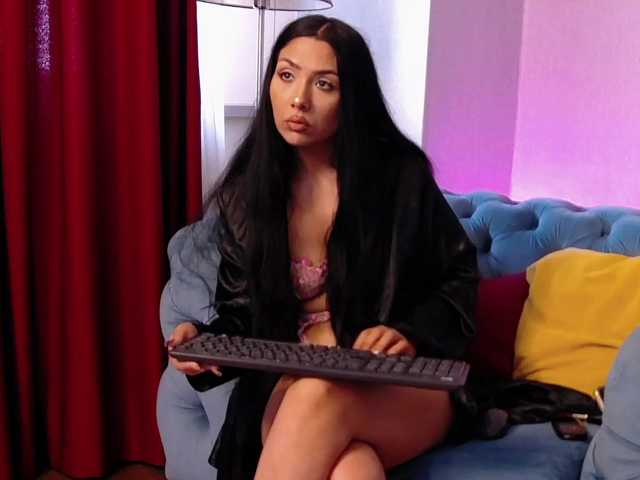 ErikaBeau live cam on BongaCams