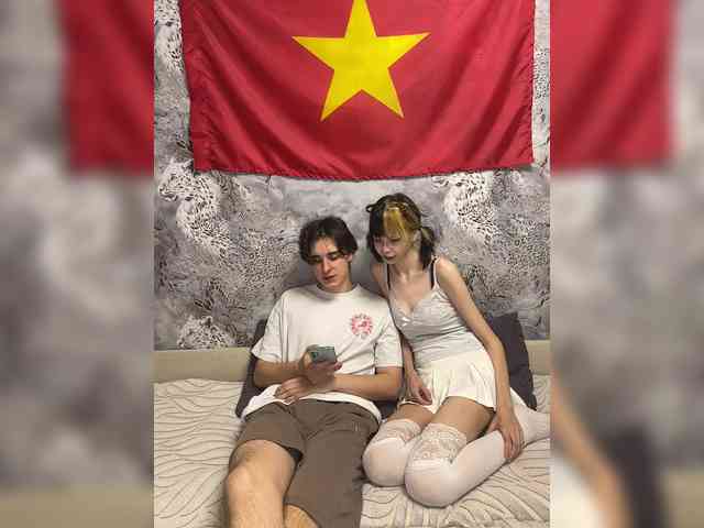 Модель: AlexaAndAdam