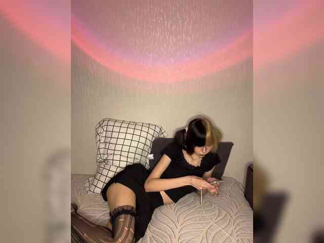 Модель: AlexaAndAdam