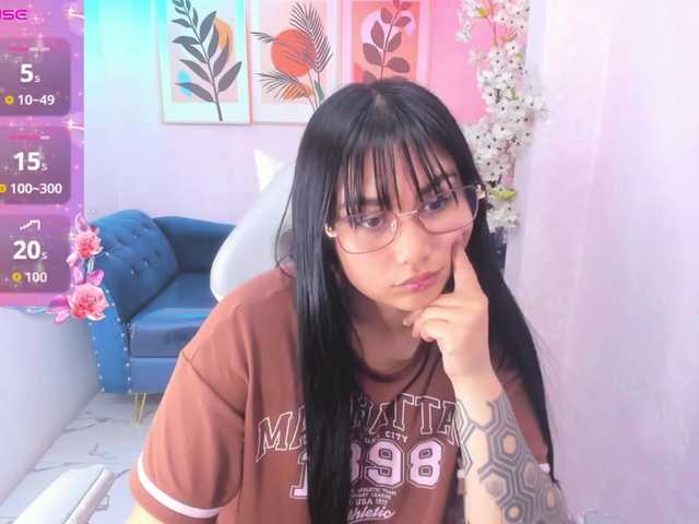 Carolina-cherry live cam on BongaCams