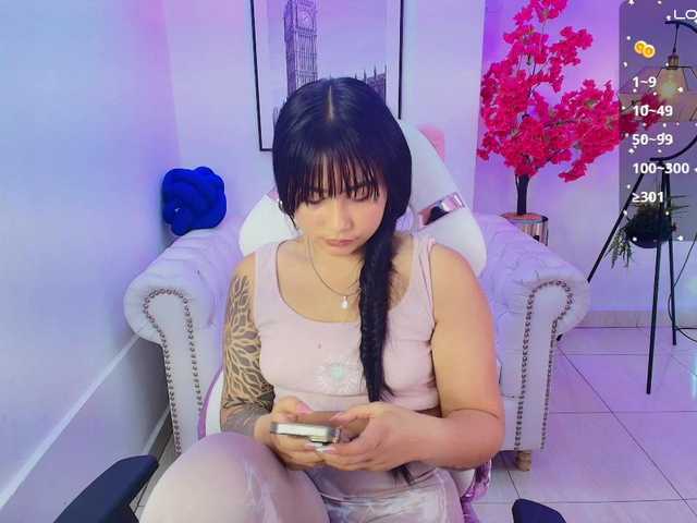 Carolina-cherry live cam on BongaCams