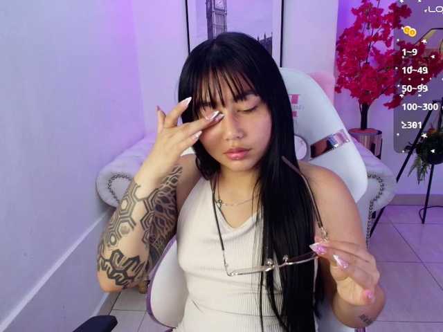Carolina-cherry live cam on BongaCams