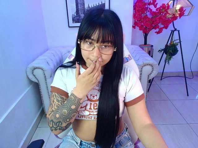 Carolina-cherry live cam on BongaCams
