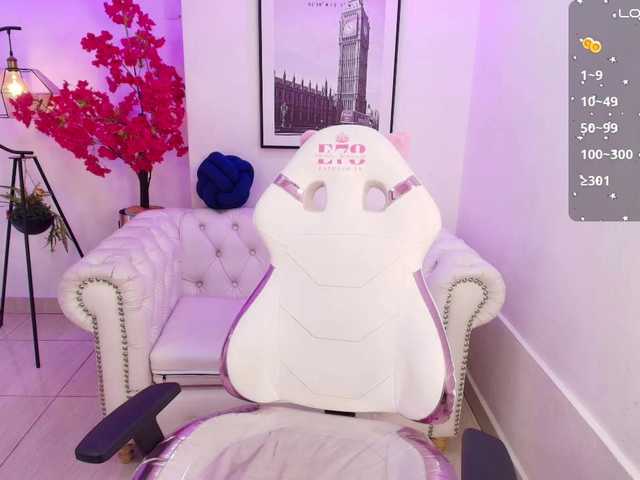 Carolina-cherry live cam on BongaCams