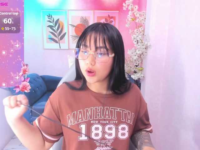 Carolina-cherry live cam on BongaCams