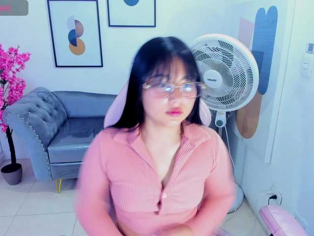 Carolina-cherry live cam on BongaCams