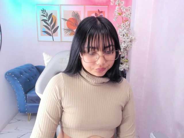 Carolina-cherry live cam on BongaCams