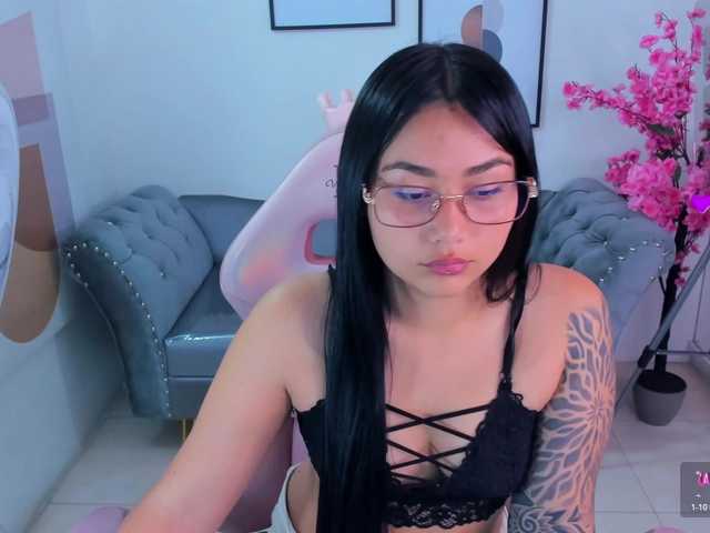 Carolina-cherry live cam on BongaCams