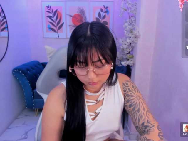 Carolina-cherry live cam on BongaCams