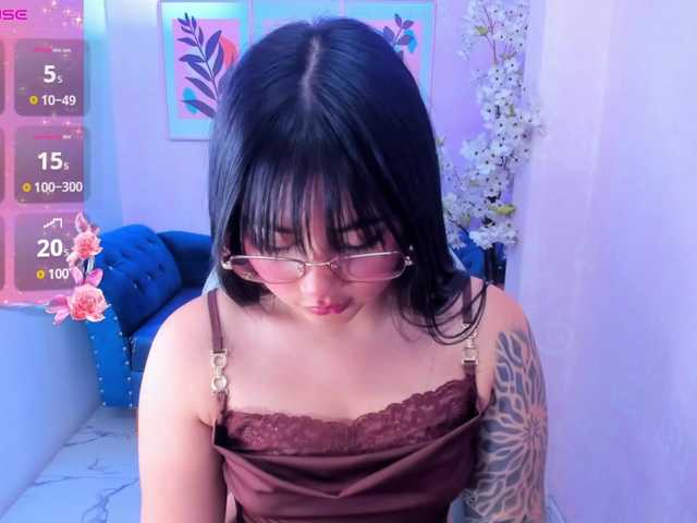 Carolina-cherry live cam on BongaCams