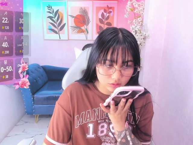 Carolina-cherry live cam on BongaCams