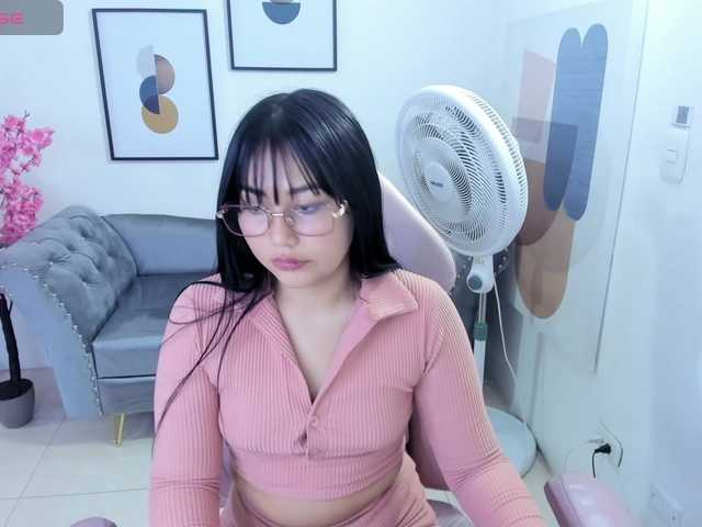 Carolina-cherry live cam on BongaCams