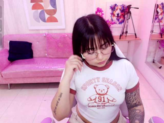 Carolina-cherry live cam on BongaCams