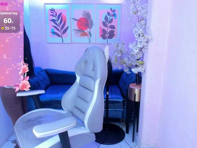 Carolina-cherry live cam on BongaCams