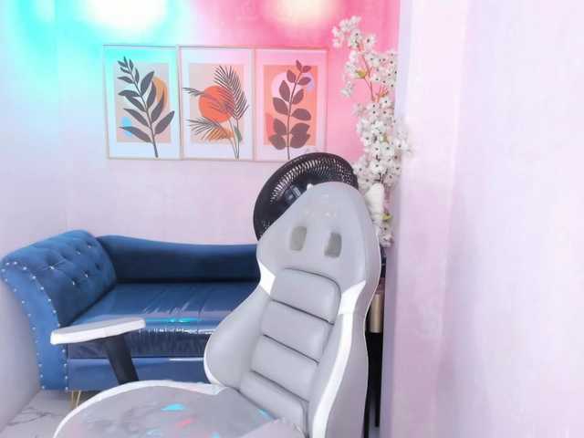 Carolina-cherry live cam on BongaCams