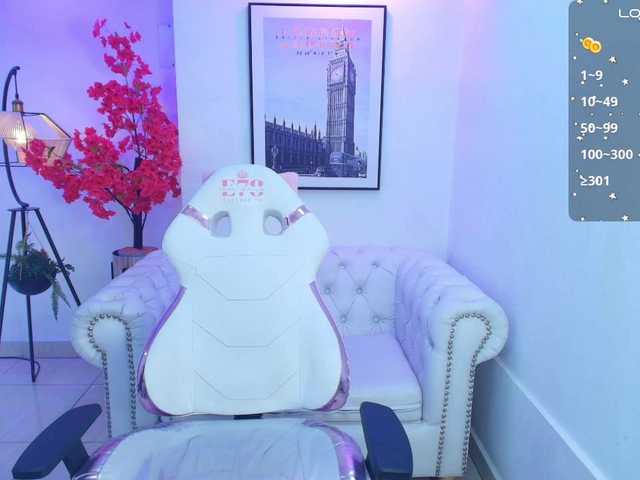 Carolina-cherry live cam on BongaCams