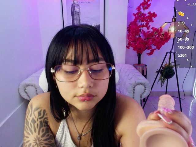 Carolina-cherry live cam on BongaCams