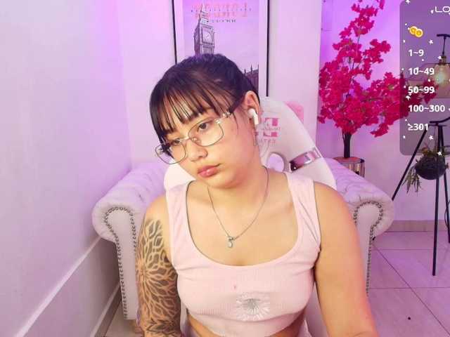 Carolina-cherry live webcam show