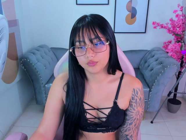 Carolina-cherry live cam on BongaCams