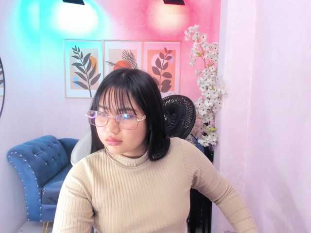 Carolina-cherry live cam on BongaCams