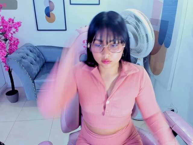 Carolina-cherry live cam on BongaCams