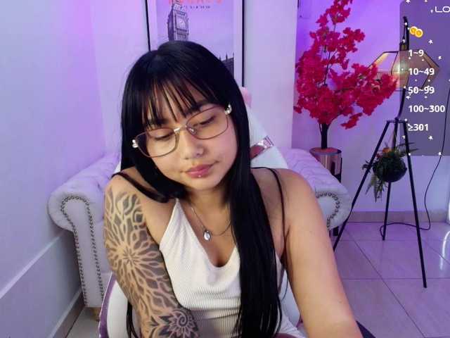 Carolina-cherry live cam on BongaCams