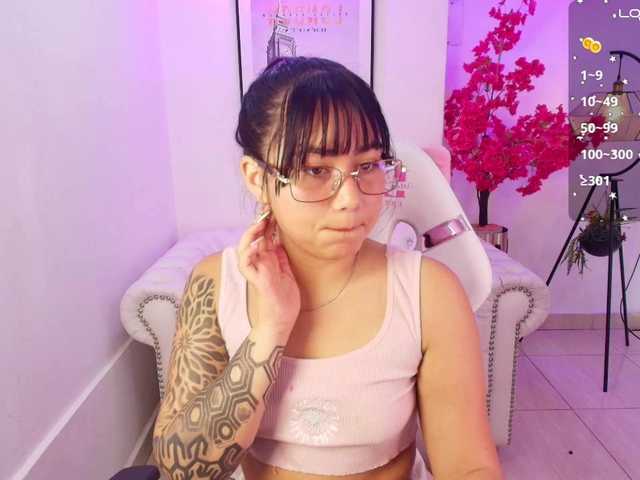Carolina-cherry live webcam show
