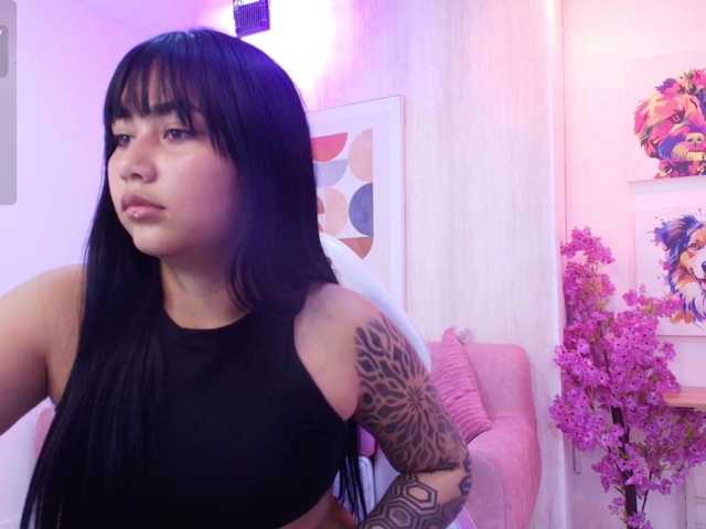 Carolina-cherry live cam on BongaCams