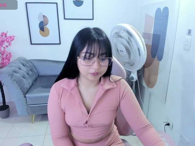 Carolina-cherry live cam on BongaCams