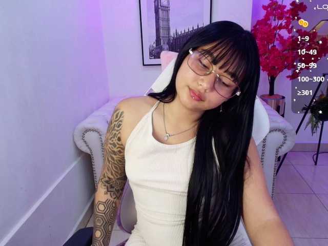 Carolina-cherry live cam on BongaCams