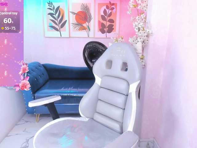 Carolina-cherry live cam on BongaCams