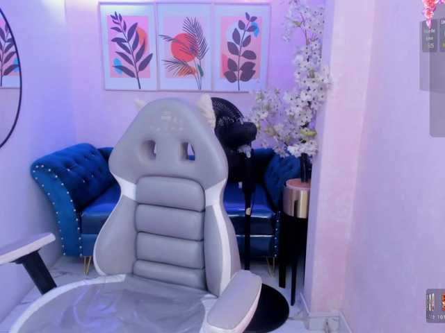 Carolina-cherry live cam on BongaCams