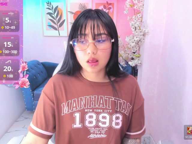 Carolina-cherry live cam on BongaCams